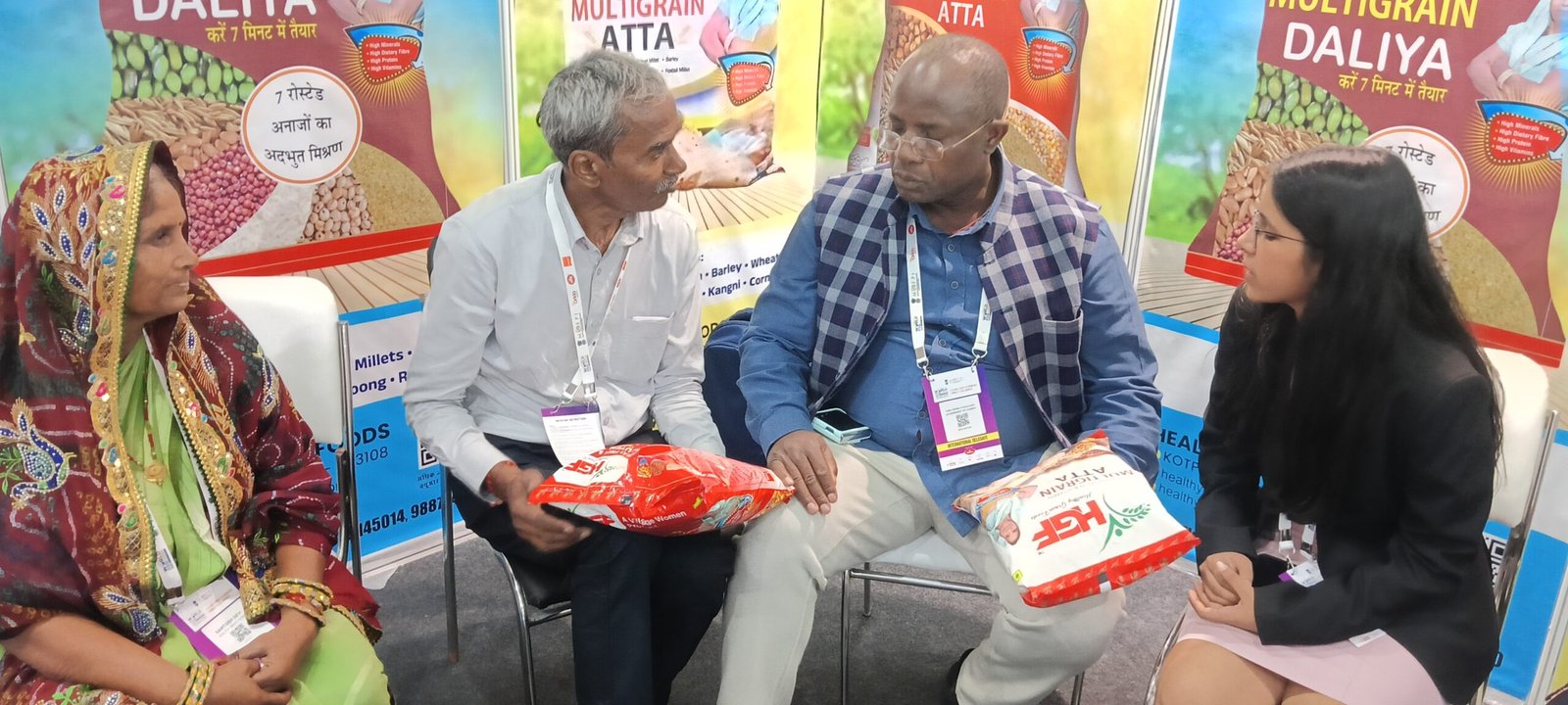 HGF PRODUCT के निर्माण व वितरण के संबंध में विस्तार से चर्चा करते युगाण्डा के कृषि मंत्री